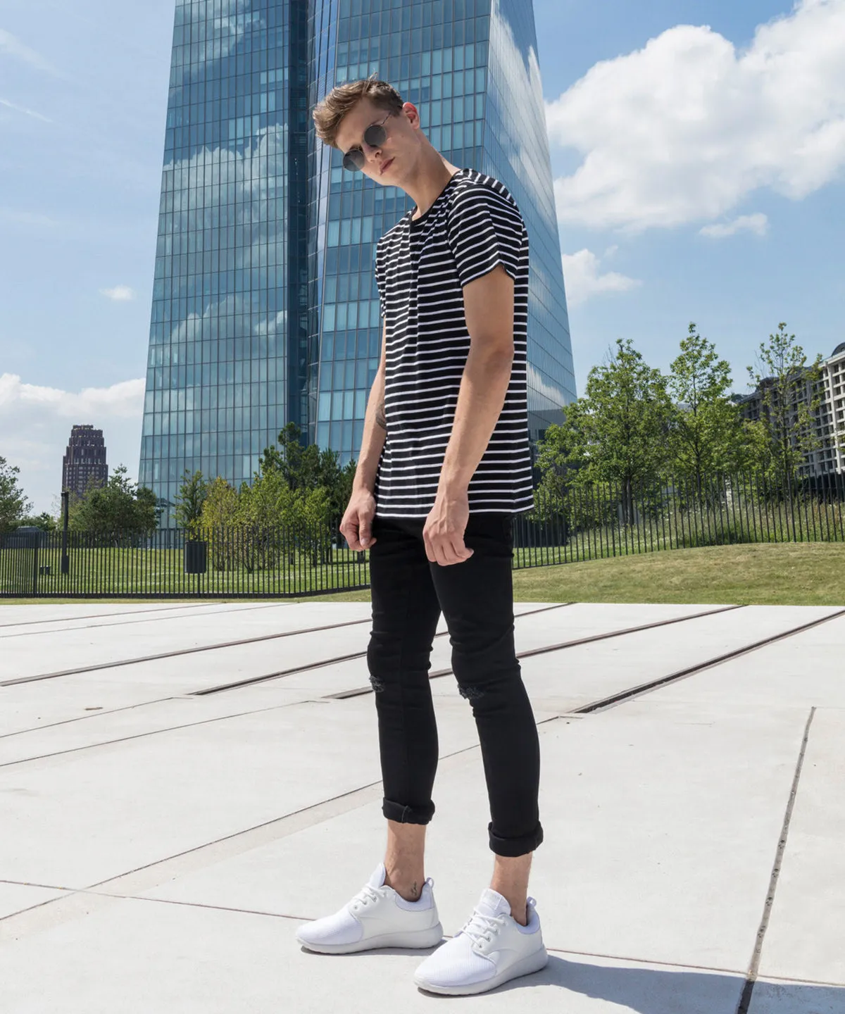 Black/White - Stripe tee