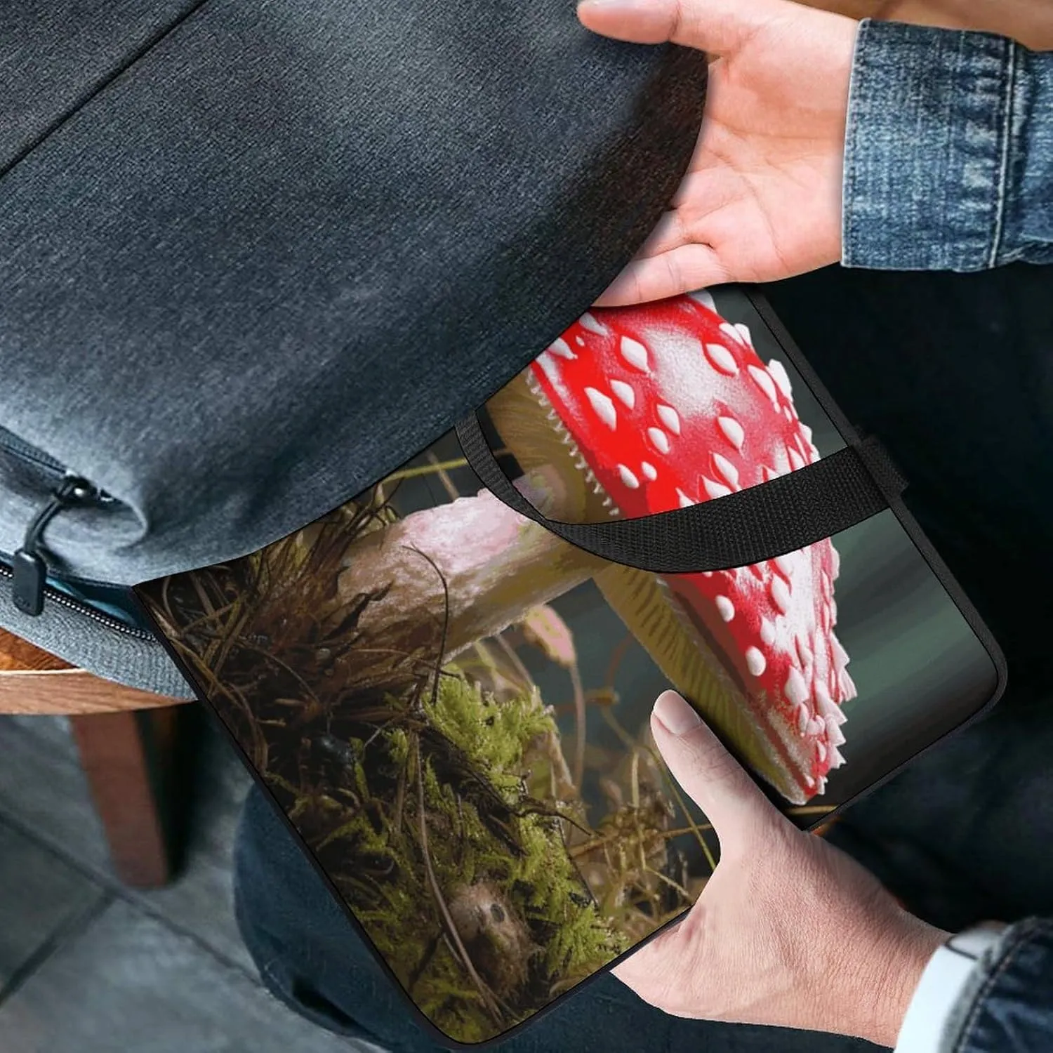 Laptop Bag Ultrathin Red And White Mushroom Printing Laptop Carrying Case Portability Messenger Bags For Work Travel
