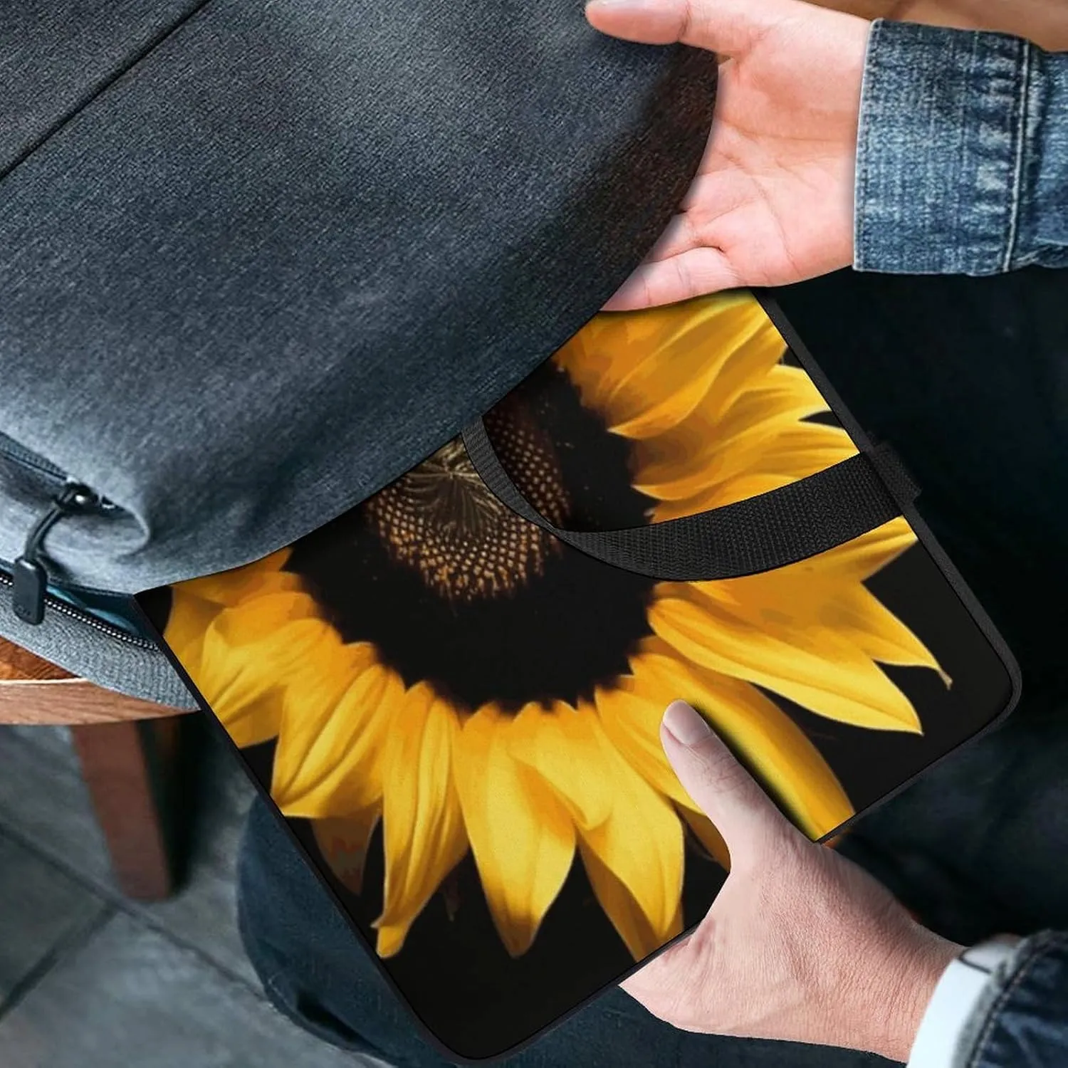 Laptop Bag Ultrathin Sunflower on Black Background Printing Laptop Carrying Case Portability Messenger Bags For Work Travel